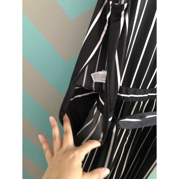 a new day Women’s XXL pinstriped Romper Jumpsuit belt black white 304 - Picture 12 of 12